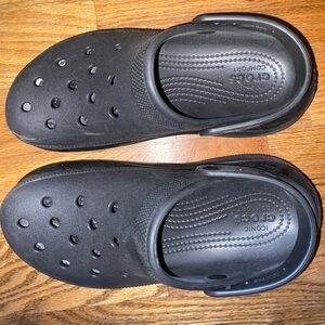 black platform women’s size 9 crocs